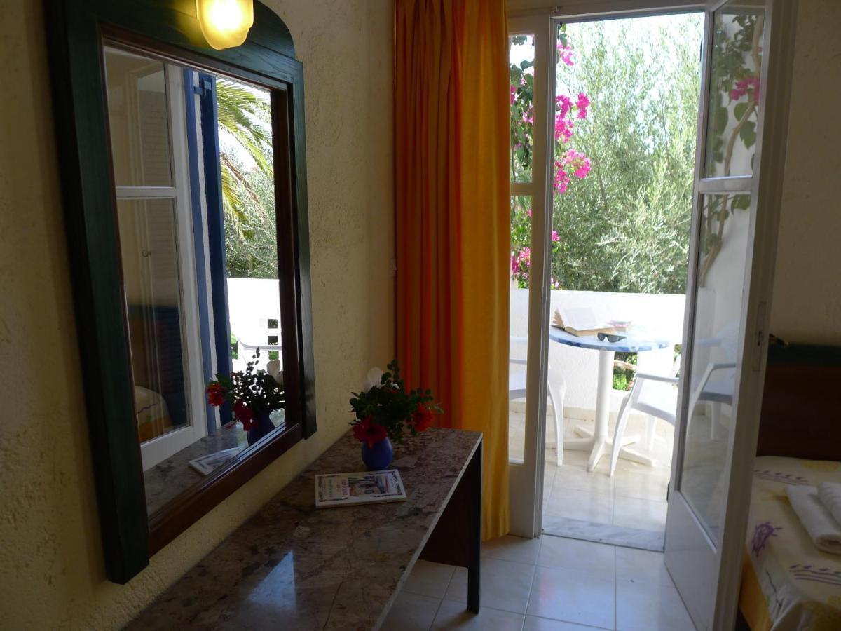 Villea Village Makrýgialos Buitenkant foto