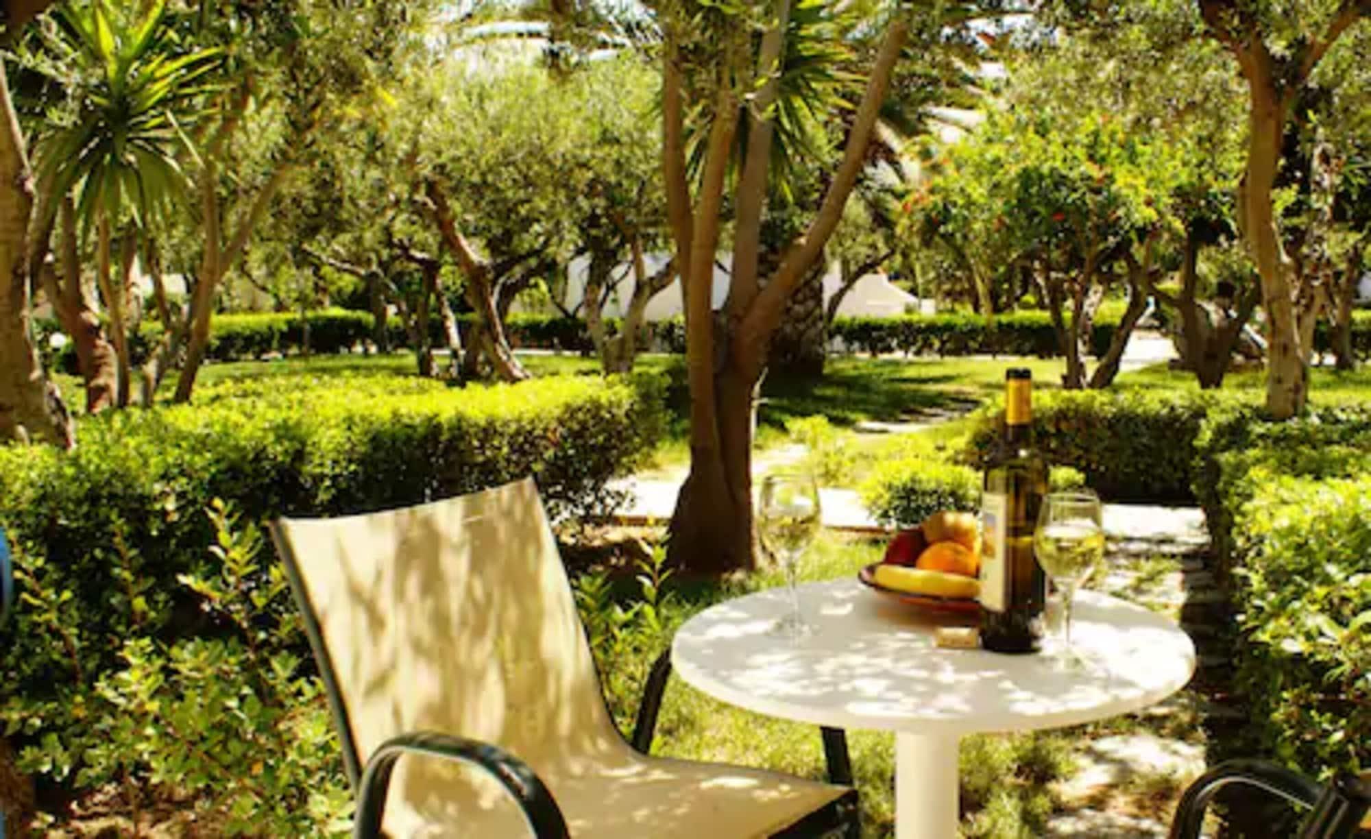 Villea Village Makrýgialos Buitenkant foto