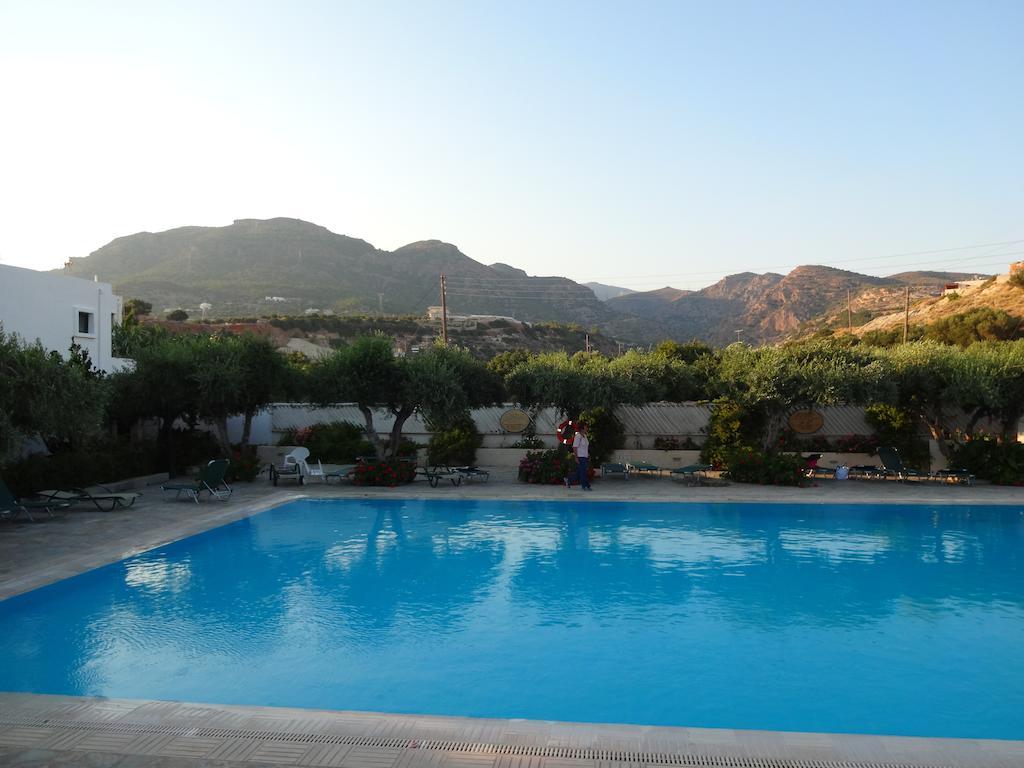 Villea Village Makrýgialos Buitenkant foto