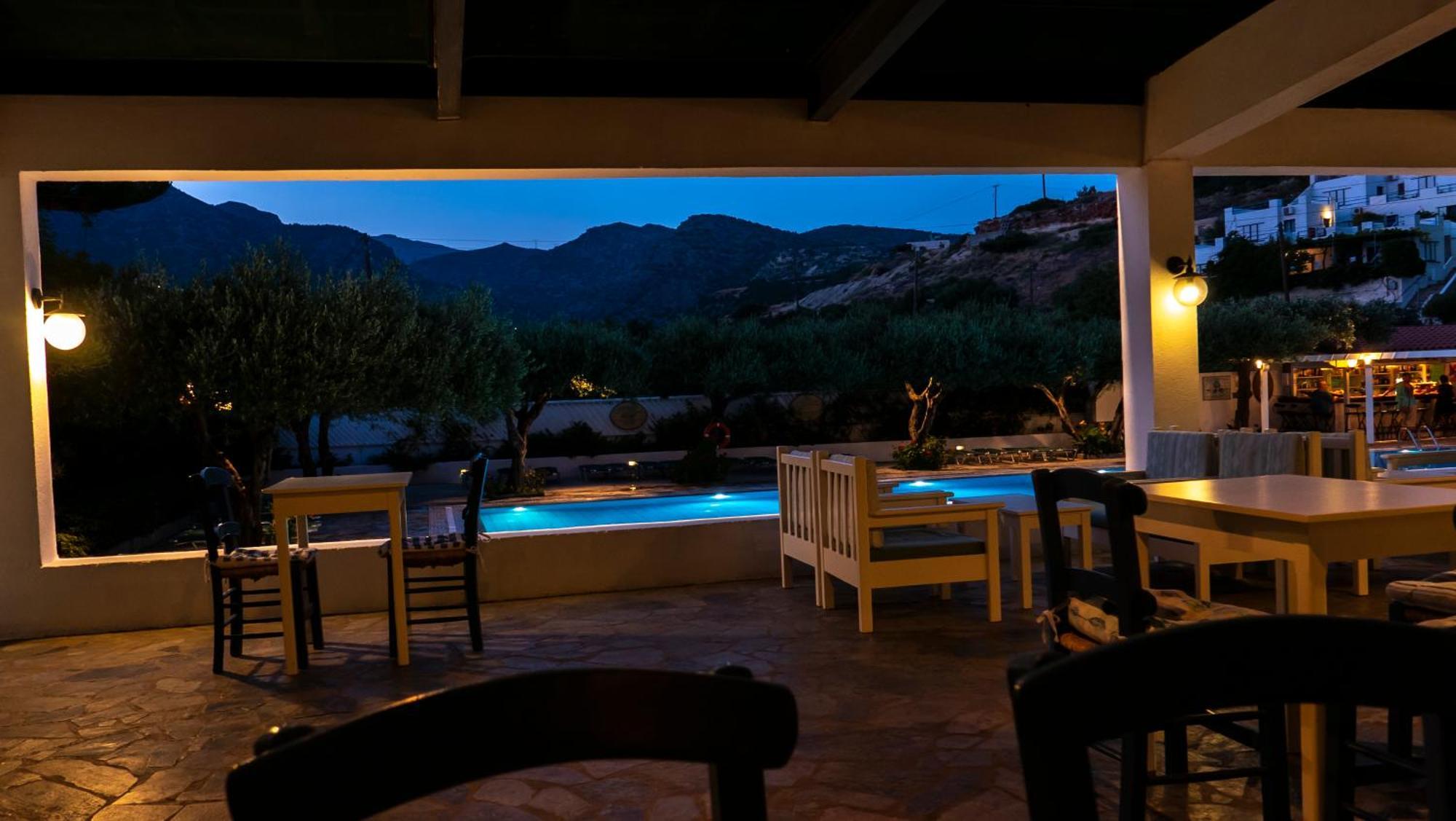 Villea Village Makrýgialos Buitenkant foto