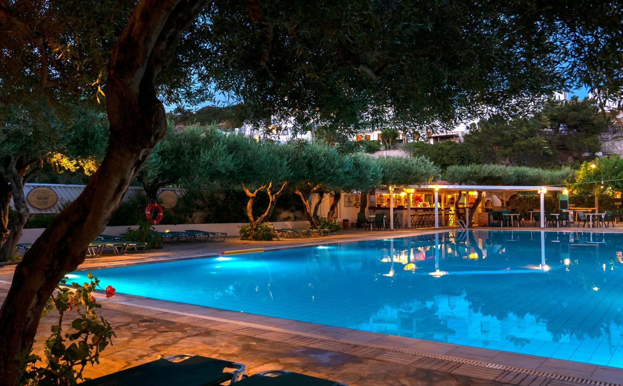 Villea Village Makrýgialos Buitenkant foto