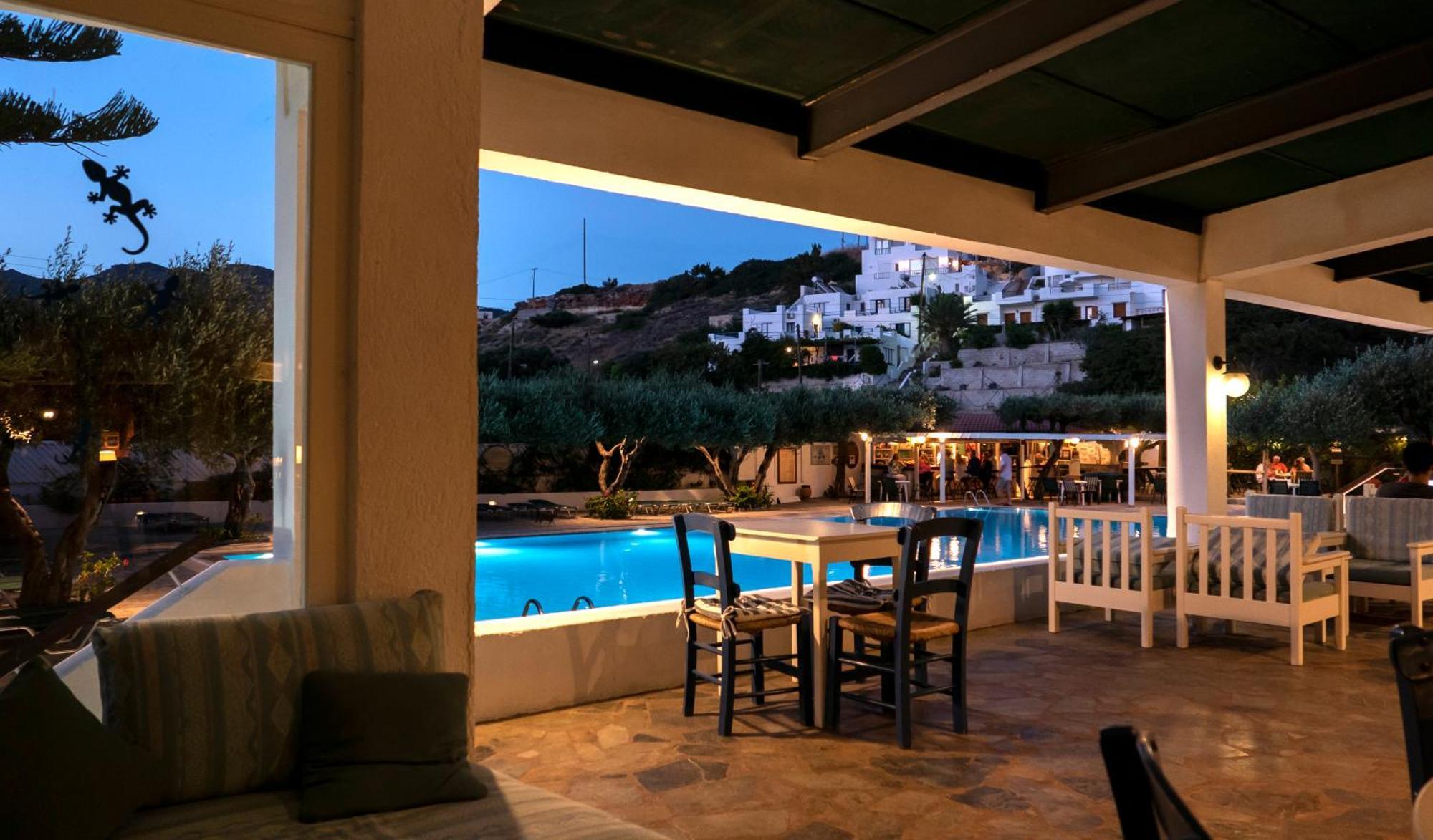 Villea Village Makrýgialos Buitenkant foto